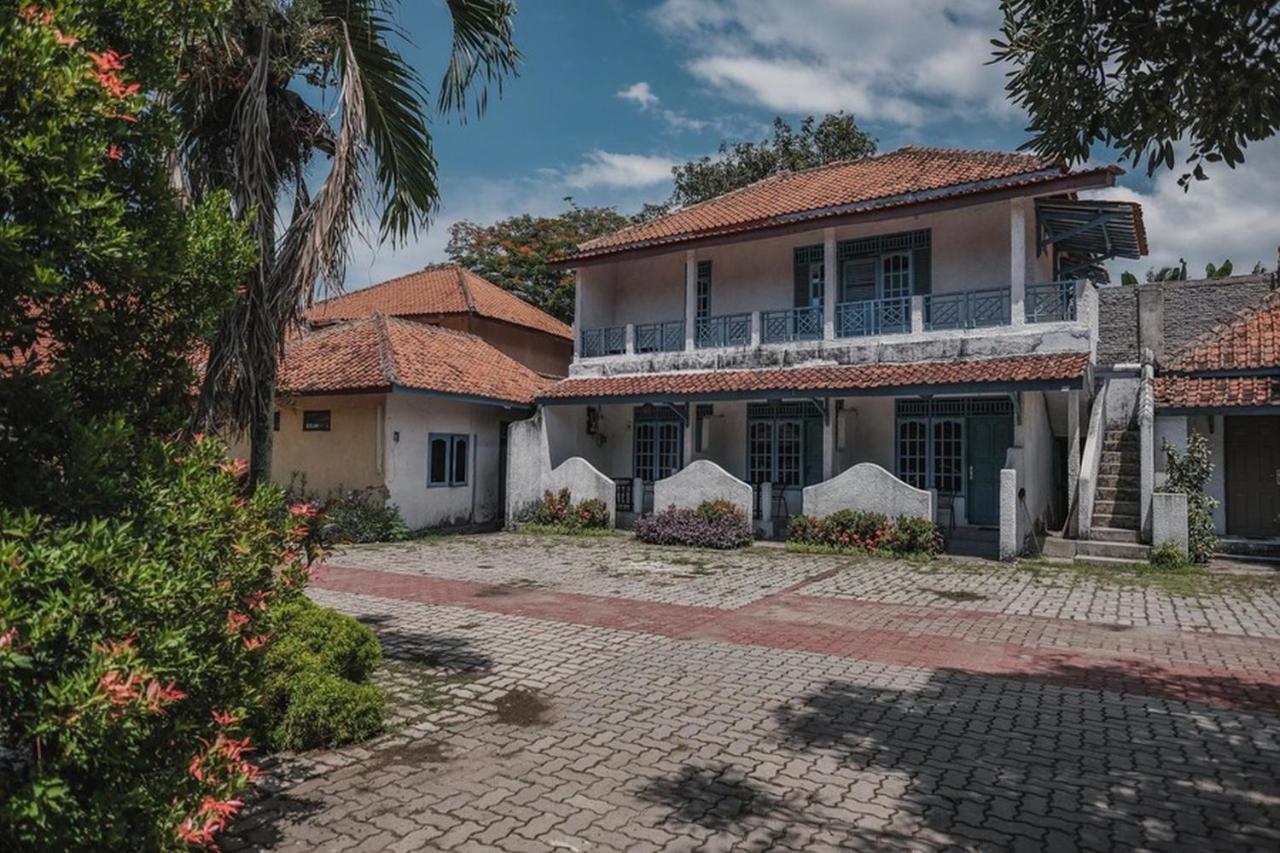 RedDoorz near Pantai Florida Anyer Hotel Serang Kültér fotó