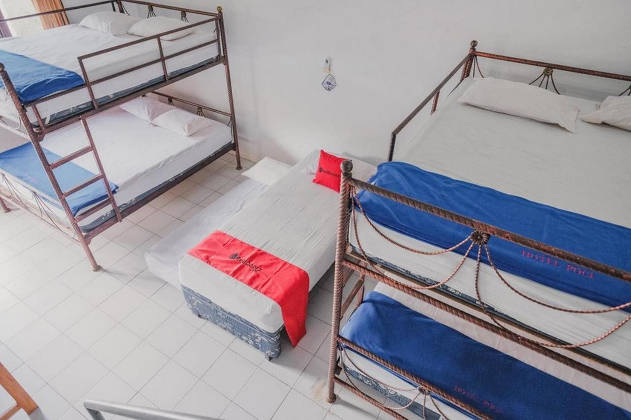 RedDoorz near Pantai Florida Anyer Hotel Serang Kültér fotó