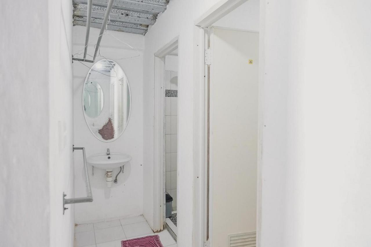 RedDoorz near Pantai Florida Anyer Hotel Serang Kültér fotó
